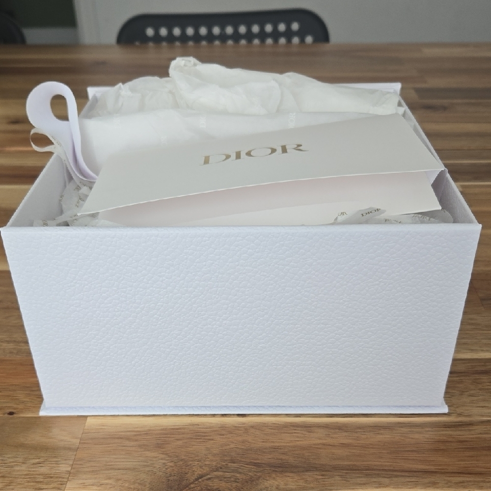 Dior White Box with Gold Logo. Ribbon, Paper, And Card Included - Picture 3 of 3